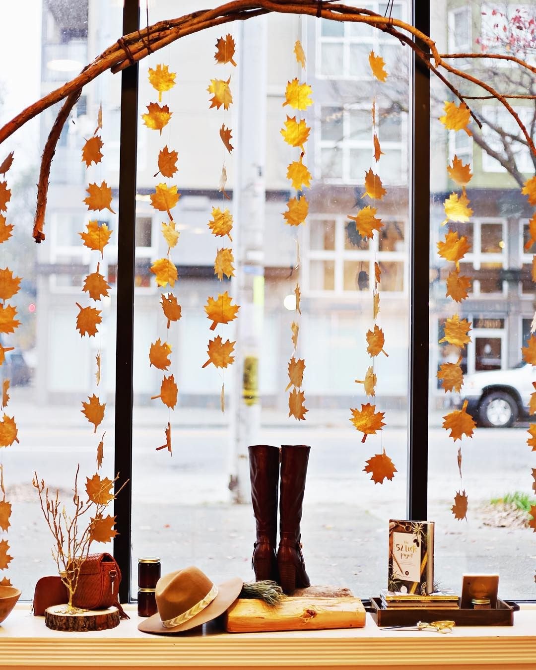 Как задекорировать окно. Осенние декорации. Украшение к осени. Осенний декор. Декор в стиле осени.
