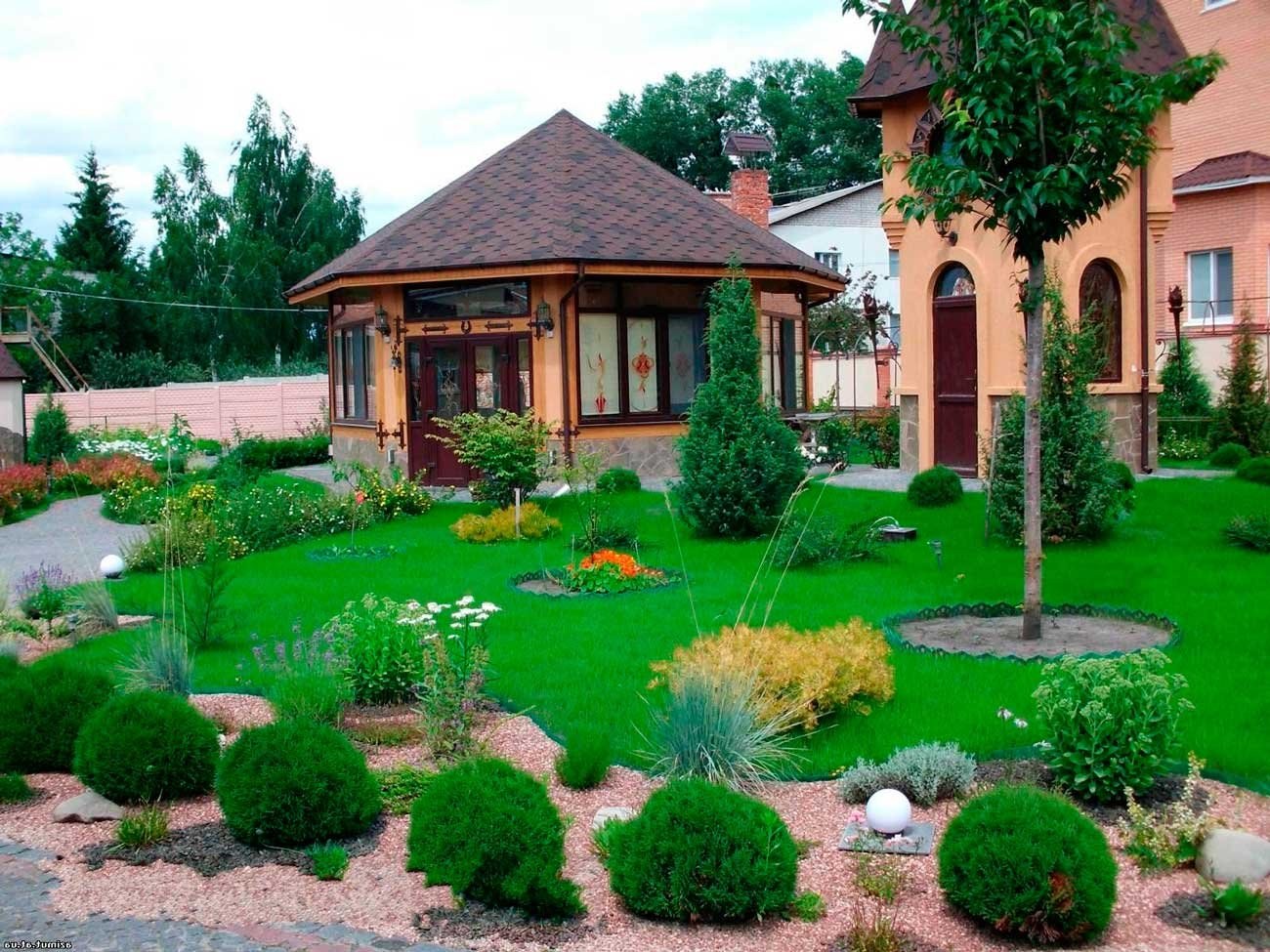 Ландшафтный дизайн двора частного дома: 90 фото с идеями | территория-исцеления.рф