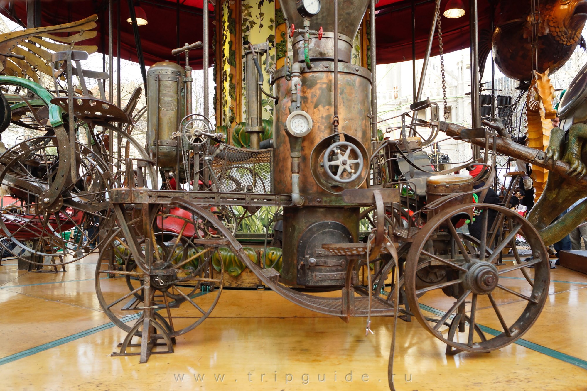 Первый в мире паровой двигатель. Паровой двигатель 18 века в Англии. Паровая машина Англия 18 век. Паровые машины 19 века. Паровой двигатель 18 века.