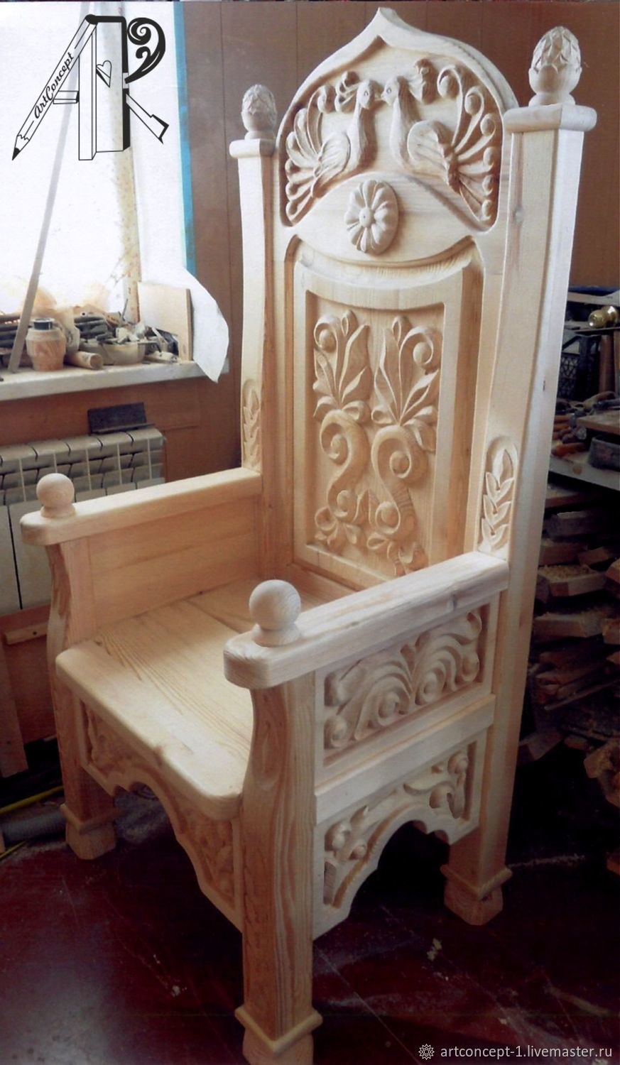 Стул трон массив