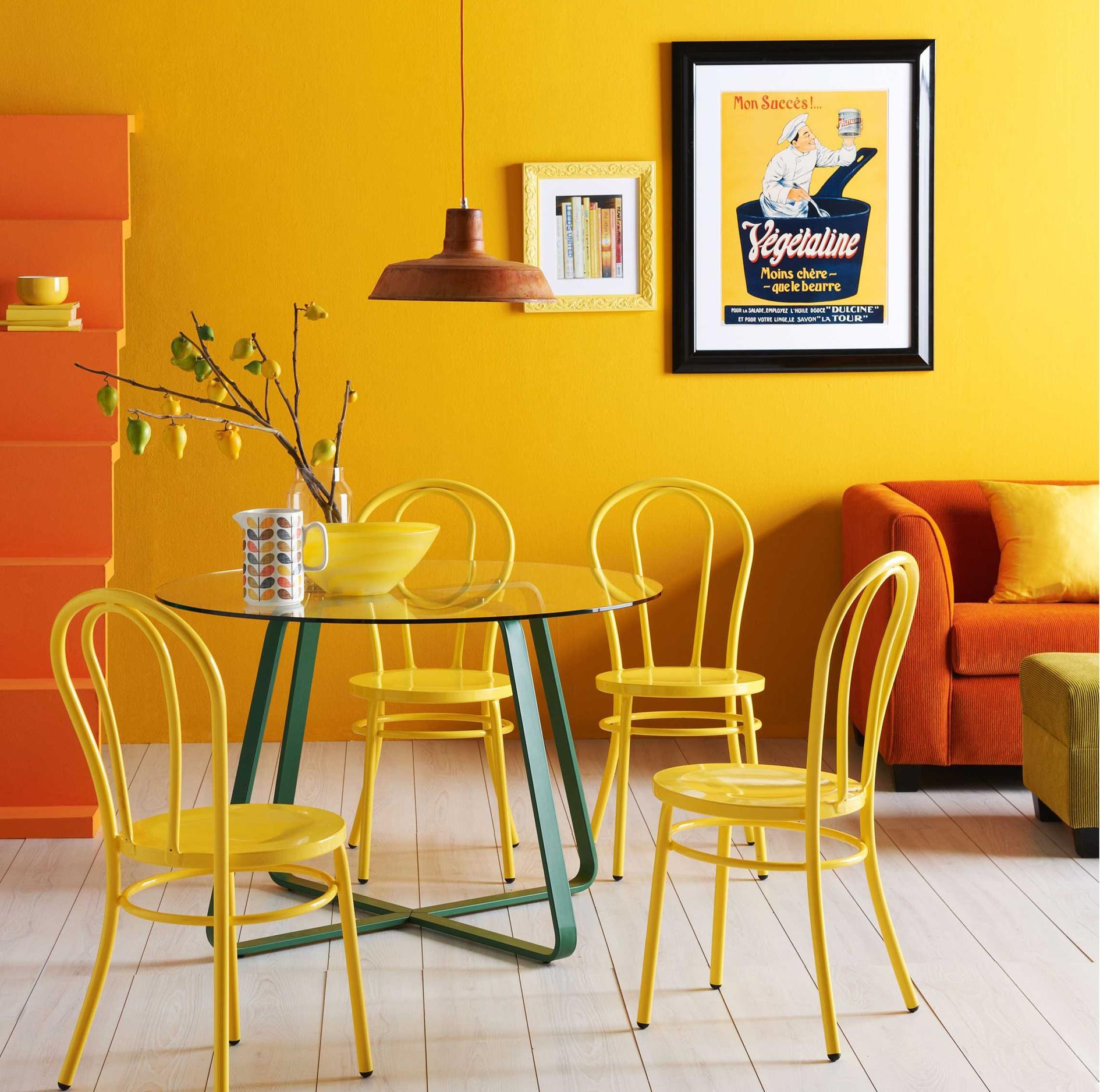оранжевые стулья в интерьере