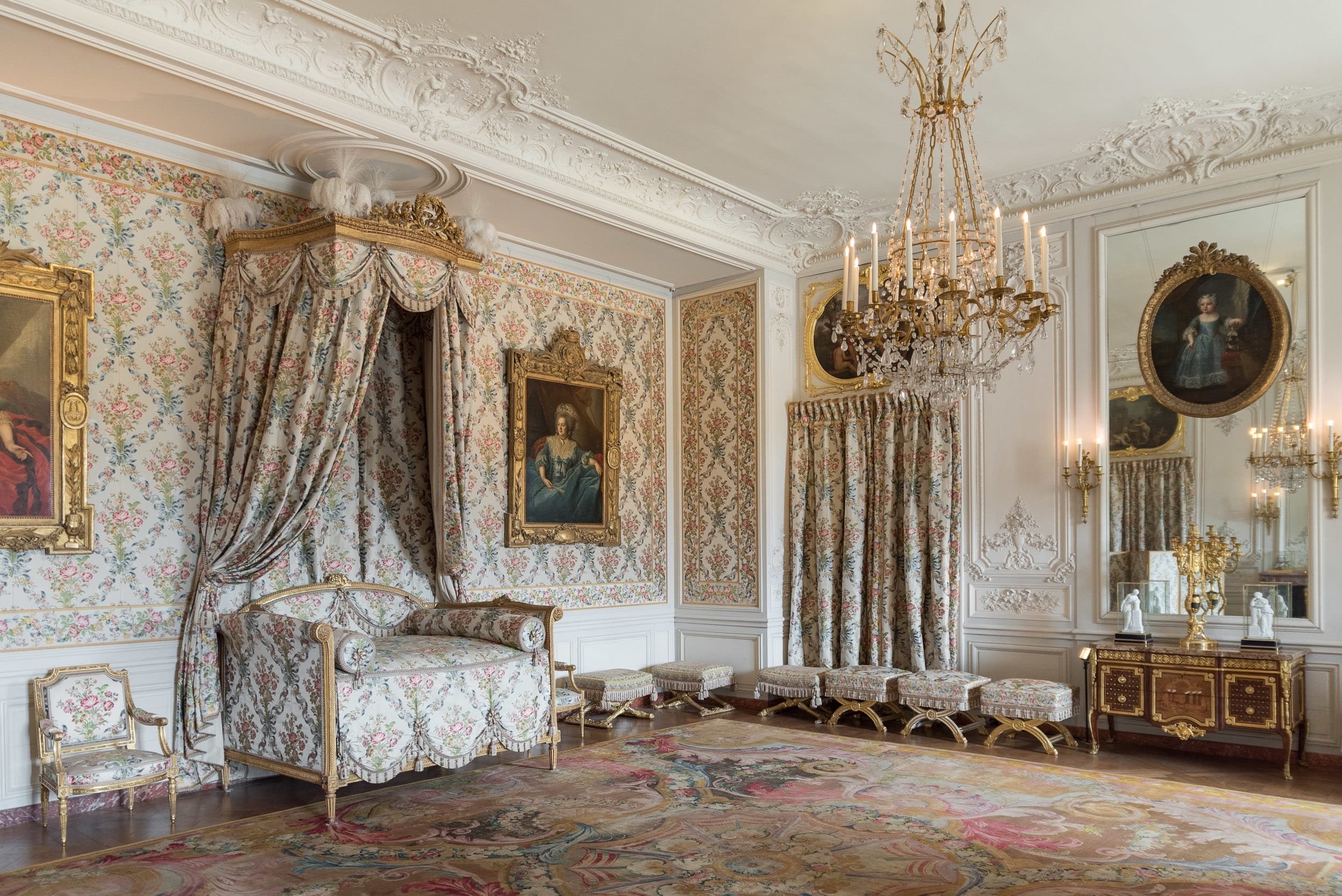 Версаль интерьер. Спальня мадам Помпадур. Замок мадам Помпадур. Апартаменты Марии Антуанетты в Версале. Спальня Марии Антуанетты в Версале.