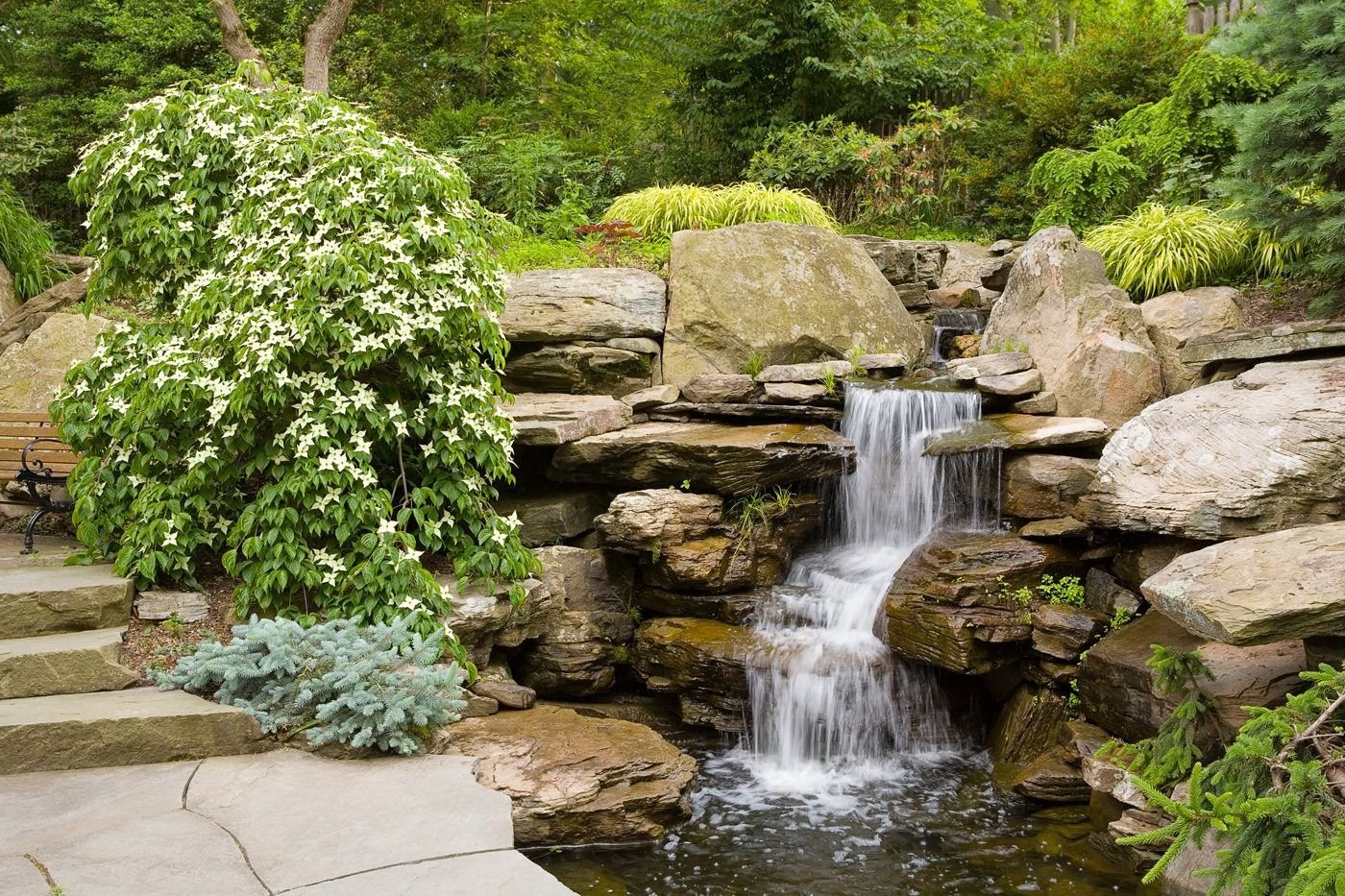 Устройство водопада в саду