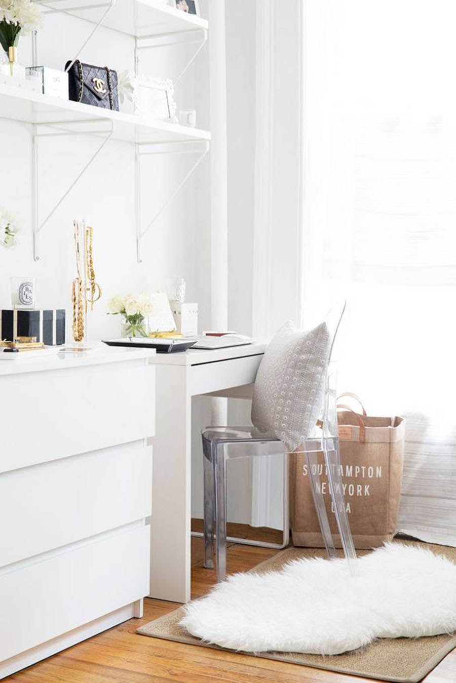 Письменный стол микке икеа в интерьере