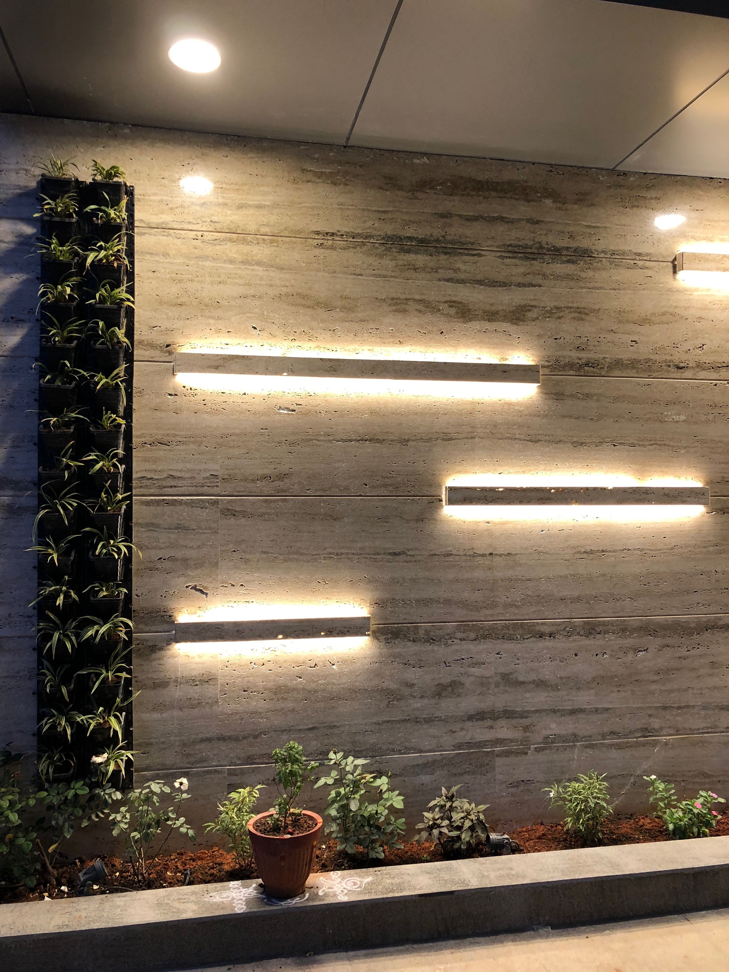 Декоративная деревянная стена с подсветкой