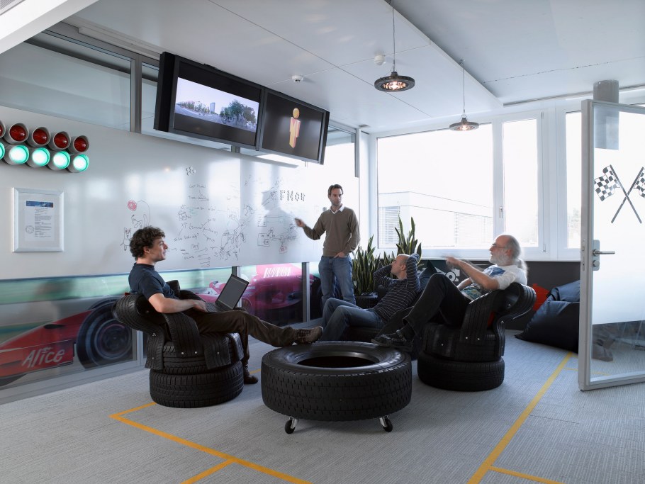 Комната для клиентов автосервиса