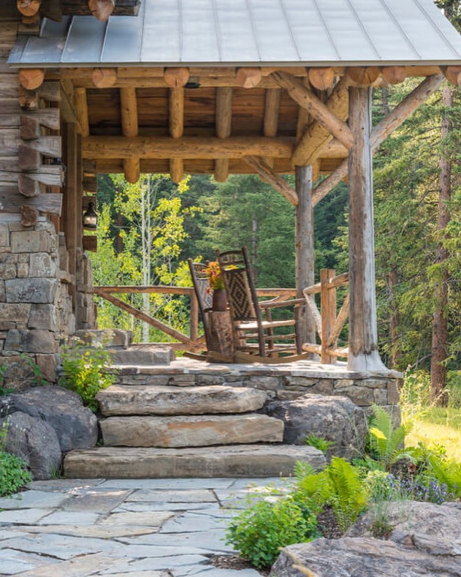 Терраса из дерева и камня