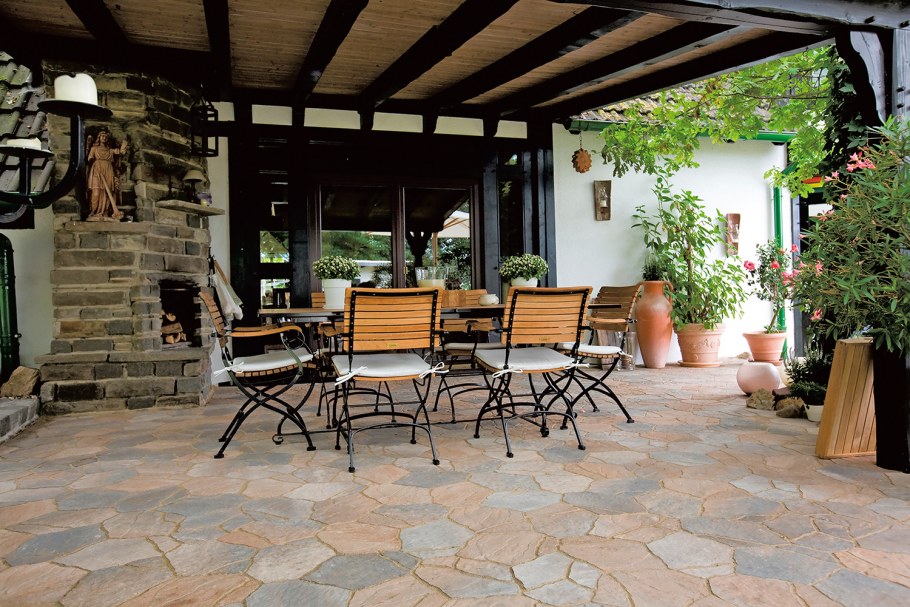 Беседка в стиле альпийского Шале