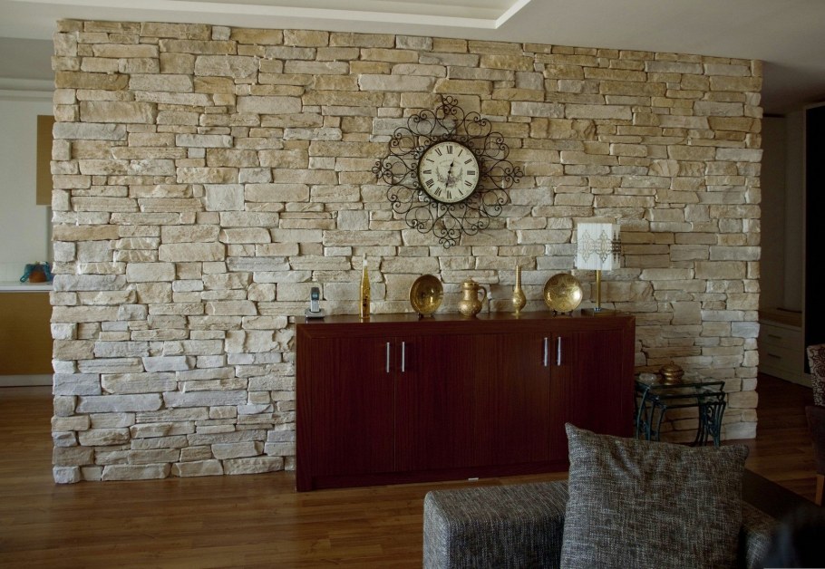 Зеленая декоративная штукатурка в интерьере