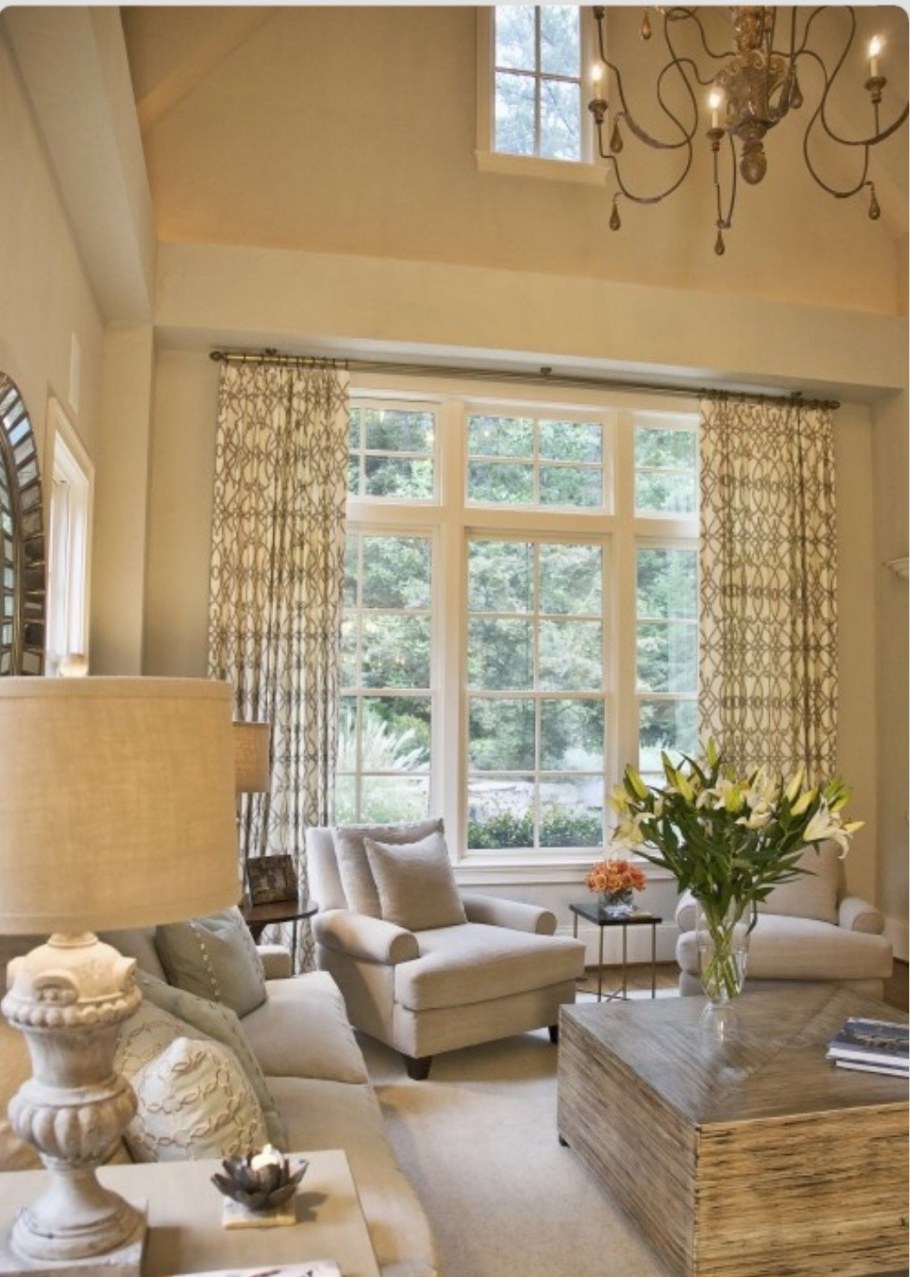 Гостиные с большими окнами