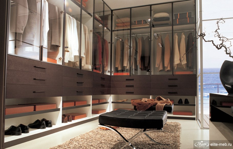 Гардеробная с раздвижными дверями