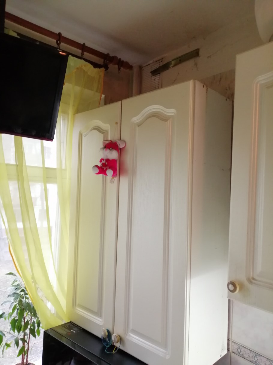 Кухонный гарнитур с открытыми полками