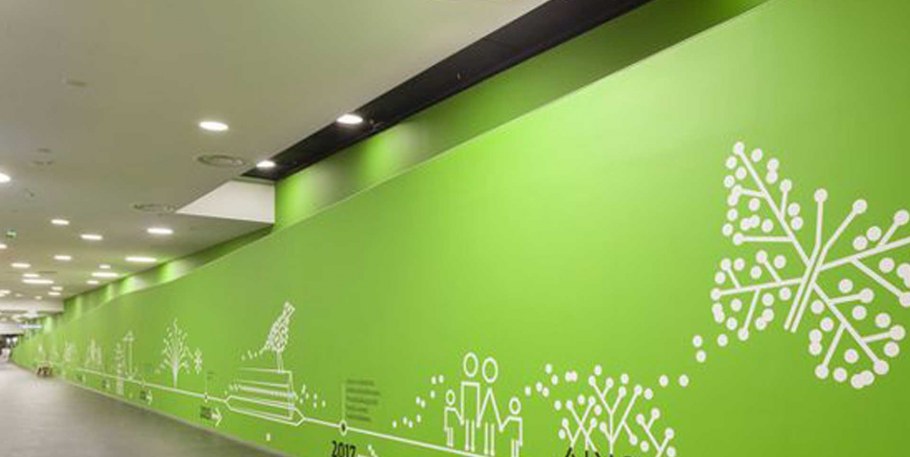 Брендирование офисных стен