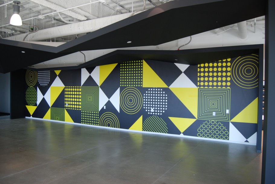 Графика на стенах в офисе