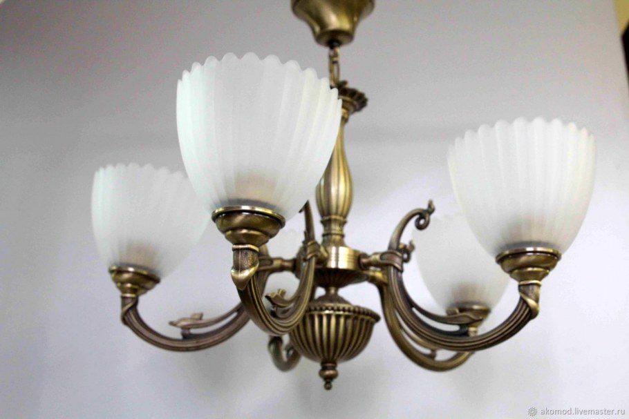 Ампирная люстра