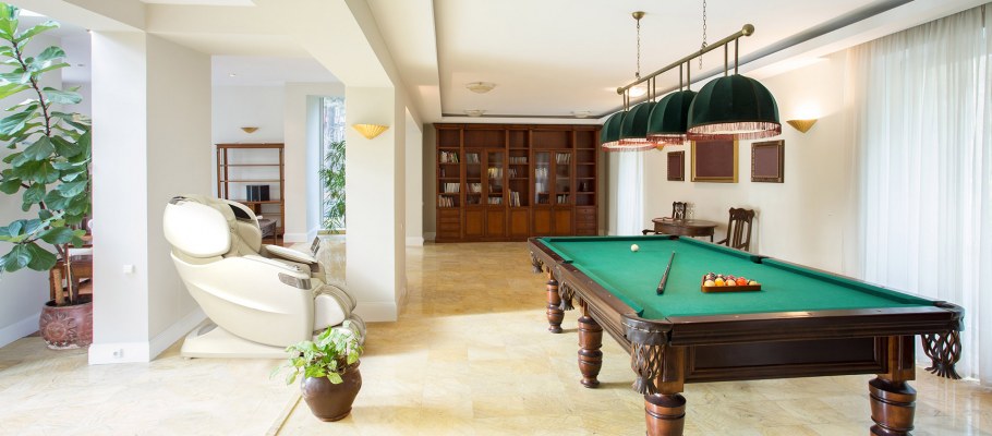 Бильярдная с барной стойкой