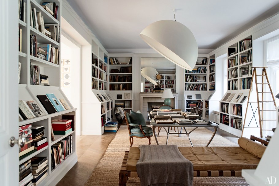 Кабинет в скандинавском стиле с библиотекой
