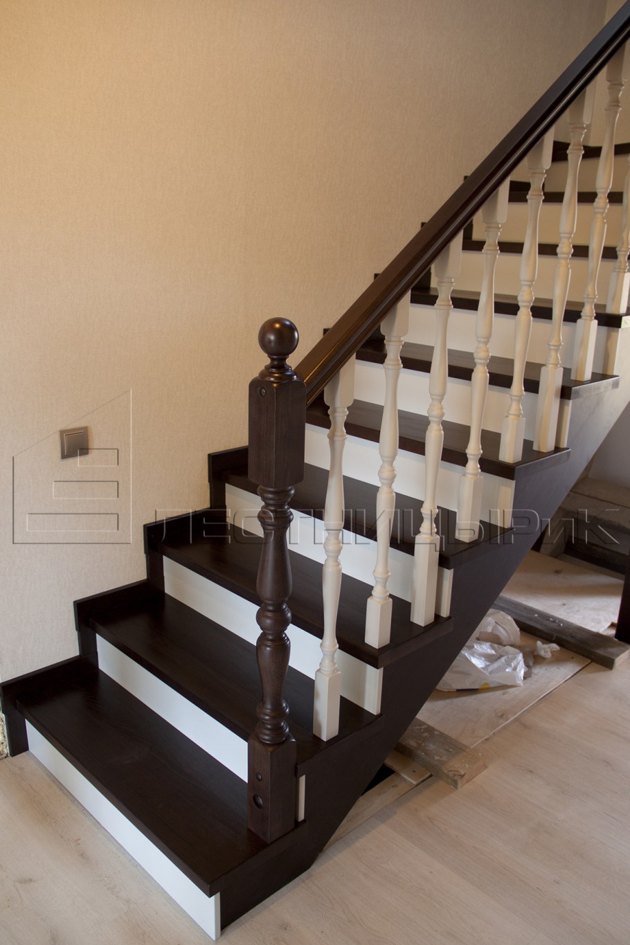 Деревянные балясины белые