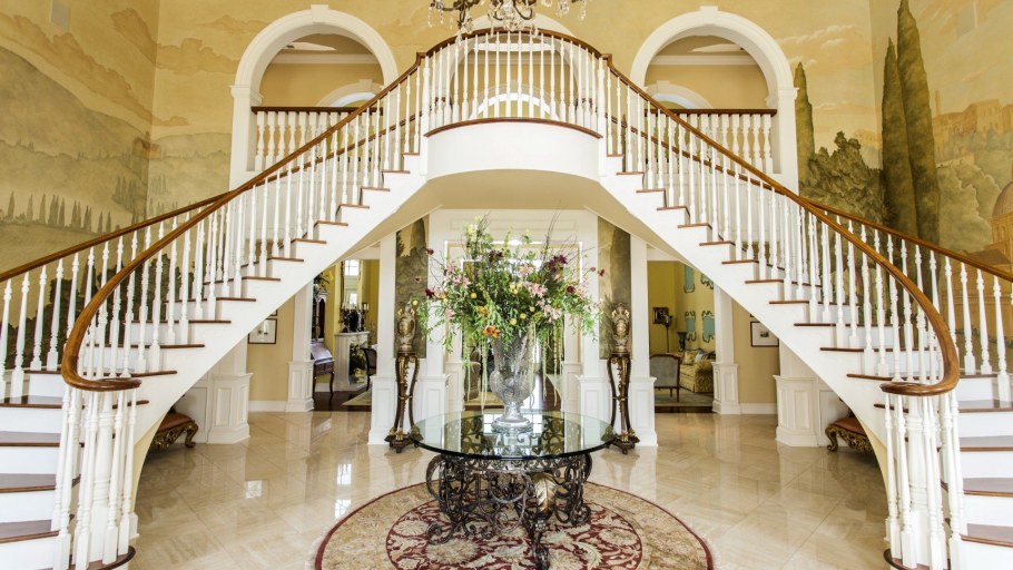 Деревянная лестница в американском стиле