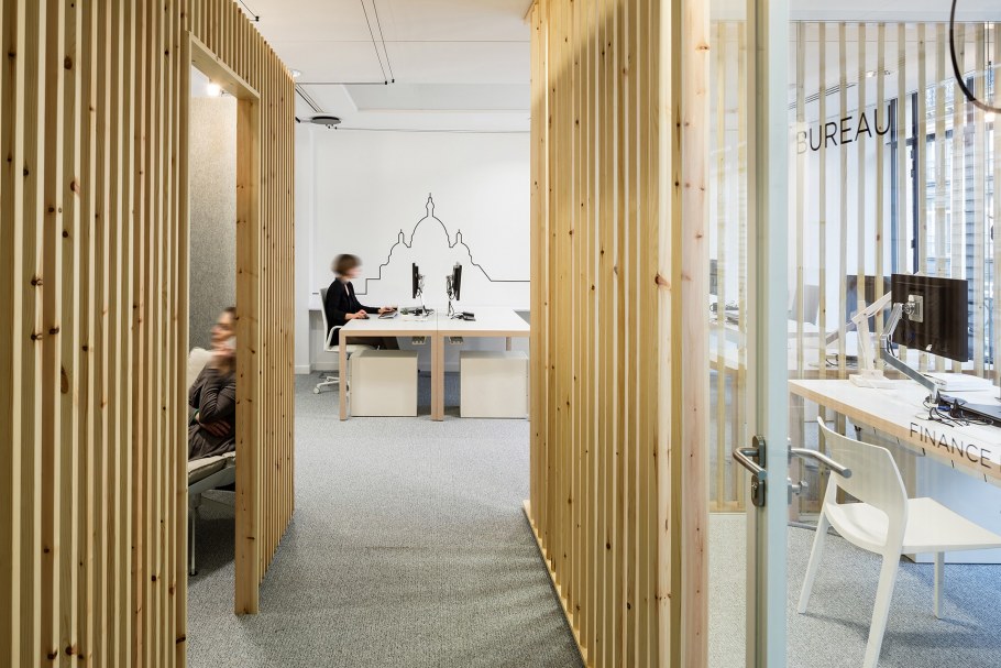 Отделка деревянными рейками