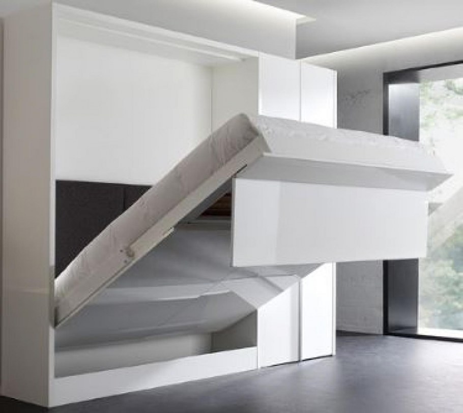 Двуспальная кровать из стены