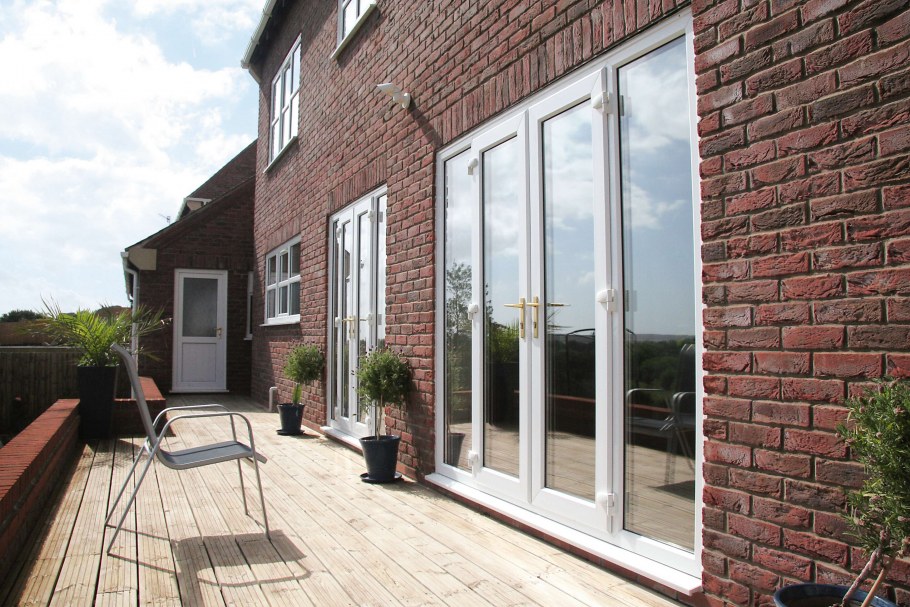 Пластиковое окно с улицы