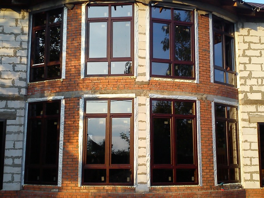 Дома с пластиковыми окнами