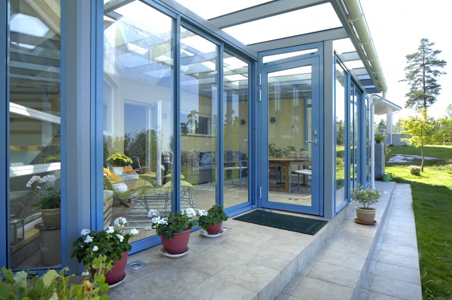 Безрамное остекление зимнего сада