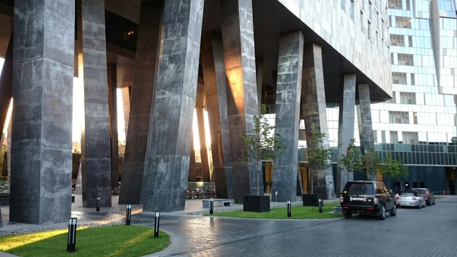 Мосфильмовская улица высотка