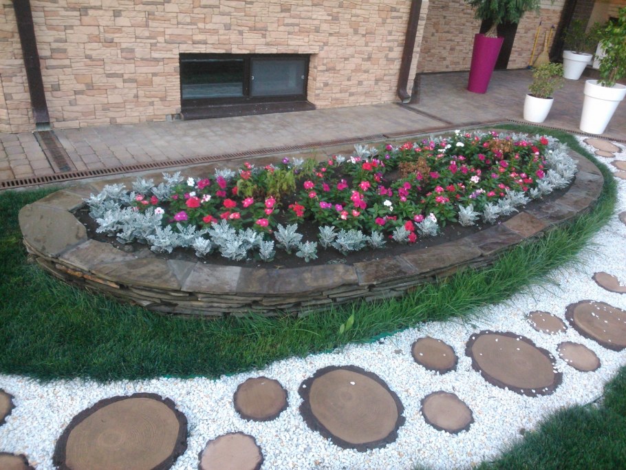 Клумба без цветов