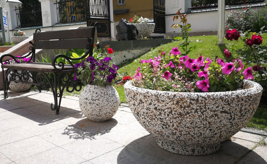 Вазоны для цветов уличные металлические