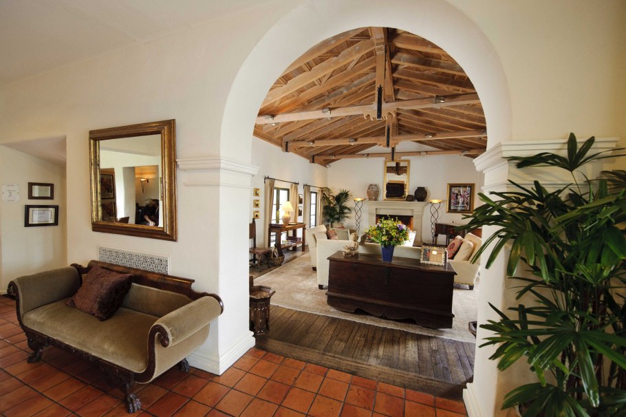 Арки в интерьере гостиной