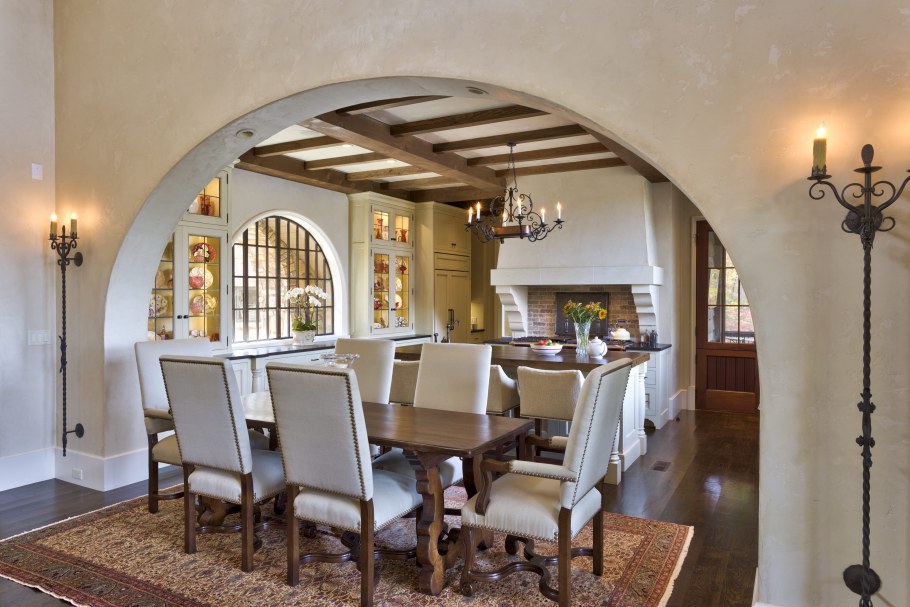 Кухня гостиная с аркой