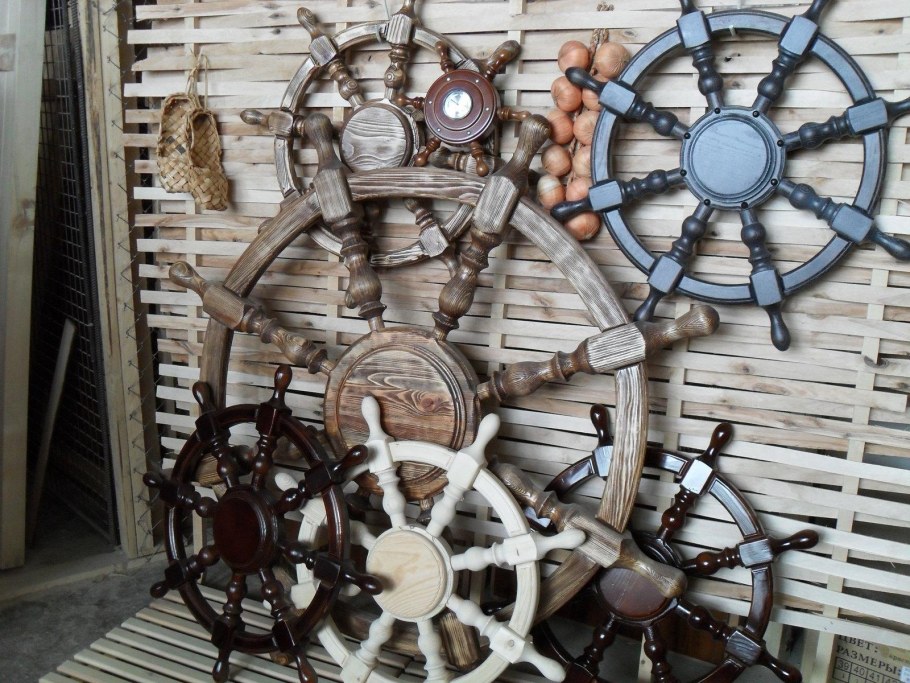 Зеркало в виде штурвала