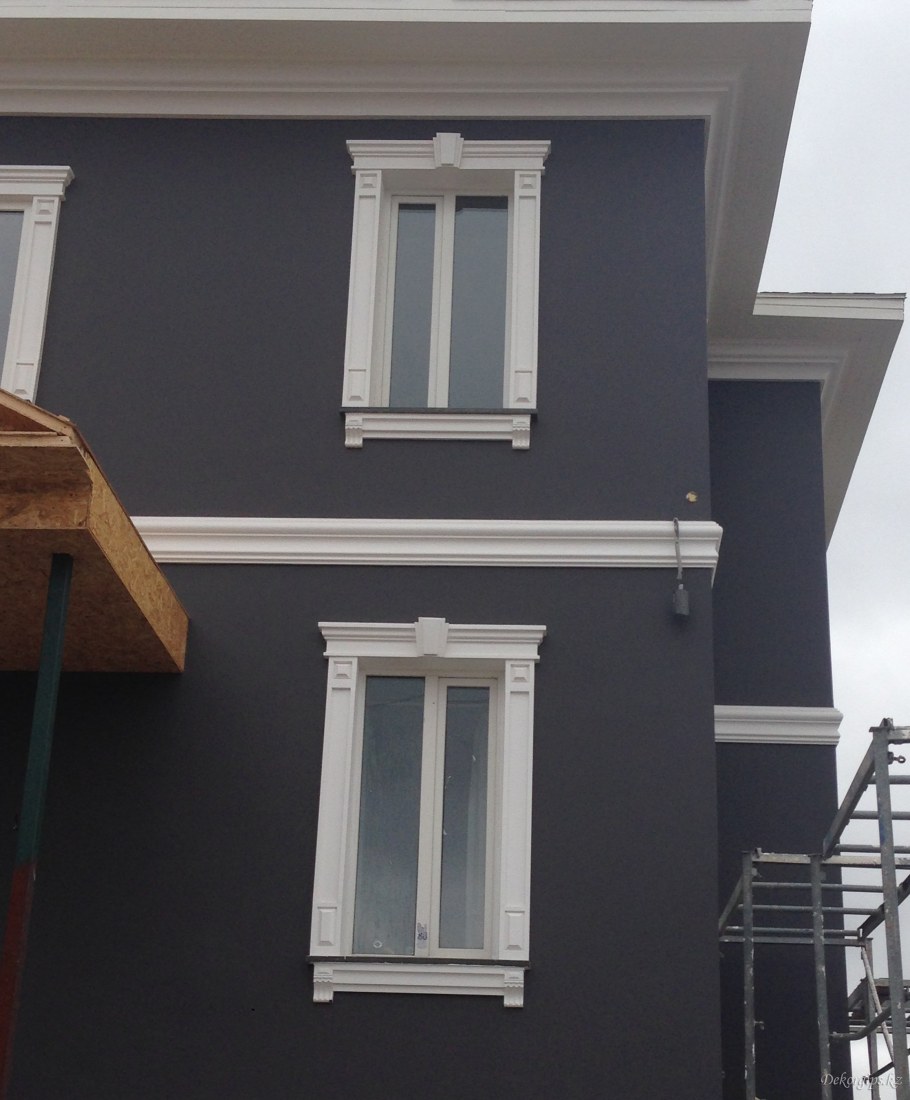 Обрамление окна на фасаде Европласт