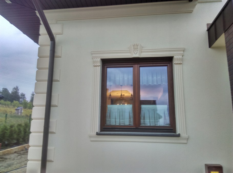 Лепнина вокруг окон