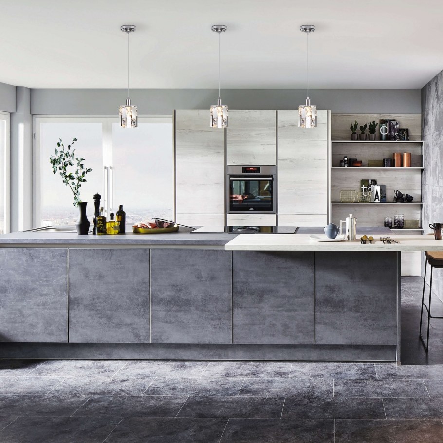 Мрамор и дерево в интерьере кухни