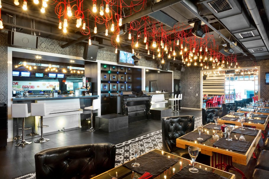 Ламповый интерьер кафе