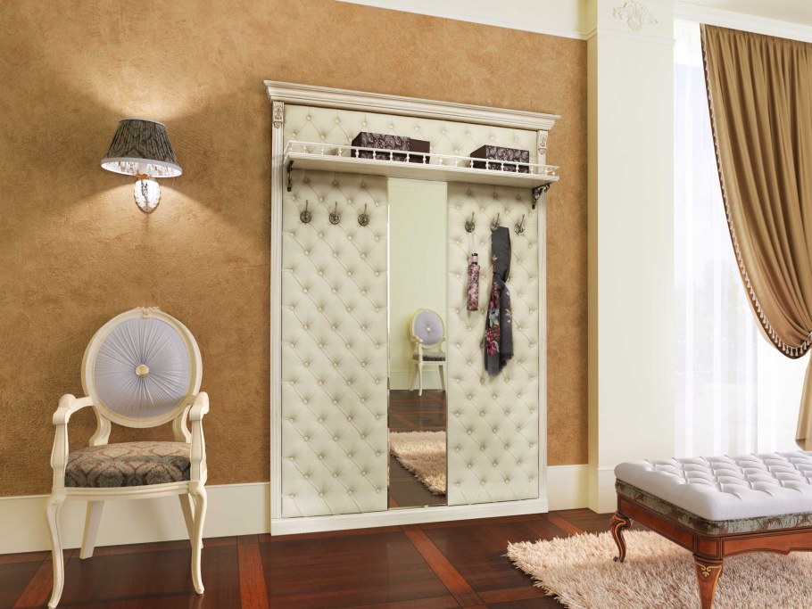 Светлая прихожая в современном стиле