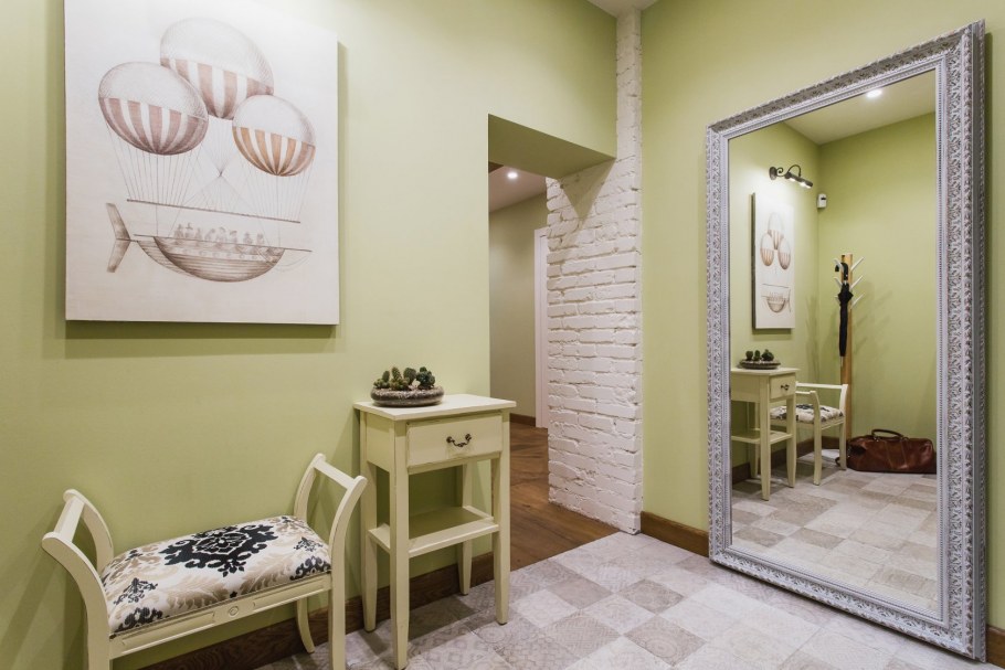 Прихожая в оливковом цвете