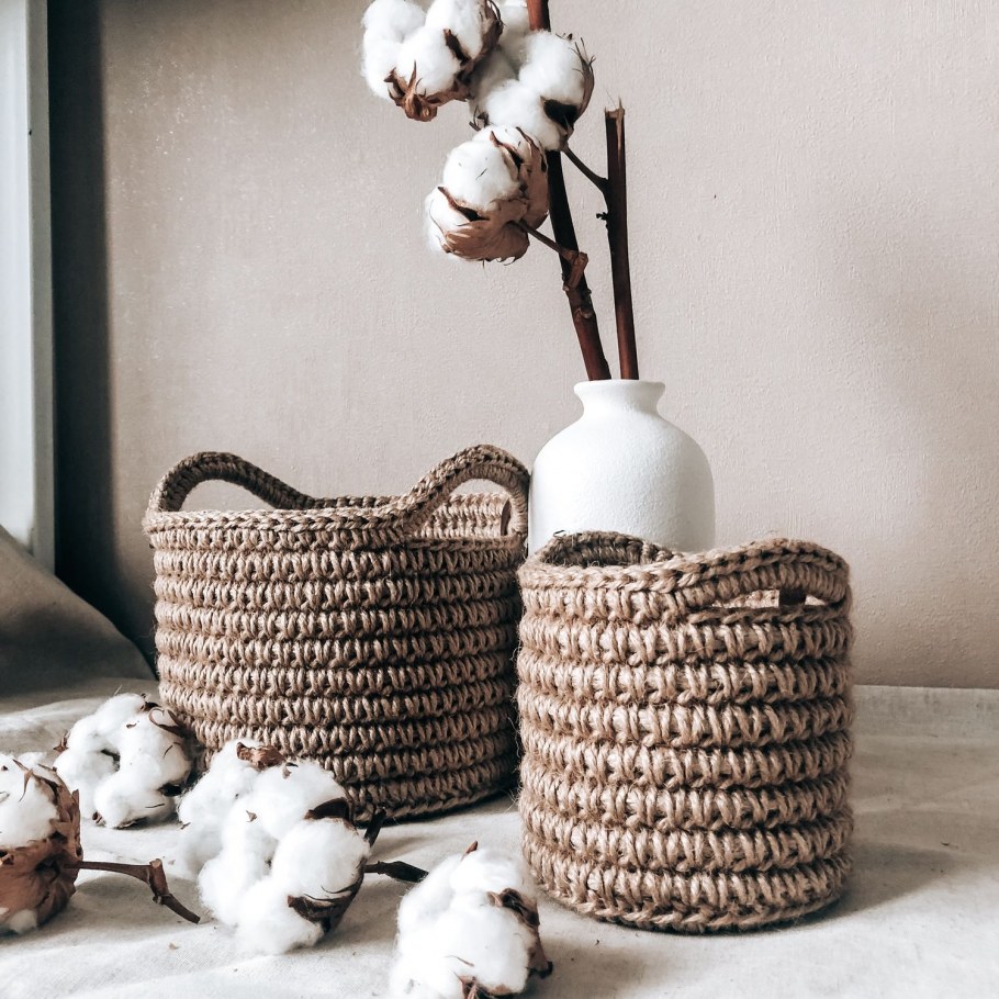 Вязаные корзины из джута