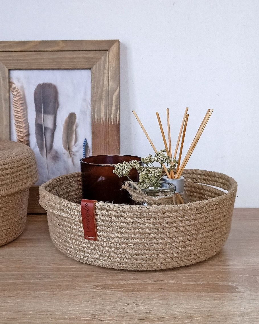 Джутовый канат в интерьере гостиной