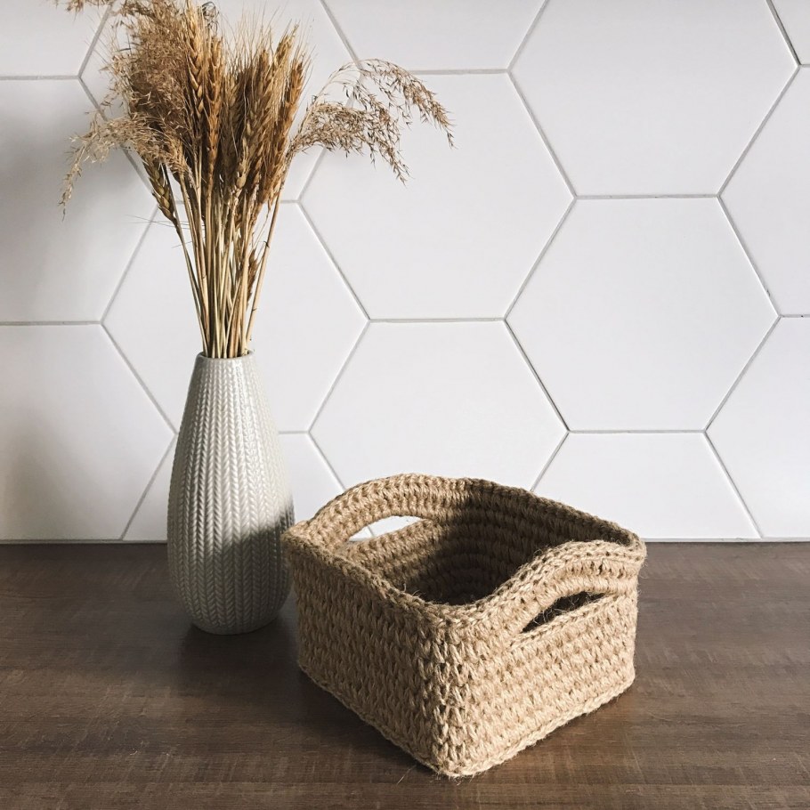 Большая корзина из джута