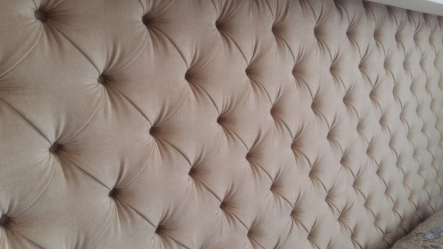 Шкафы с каретной стяжкой на фасаде