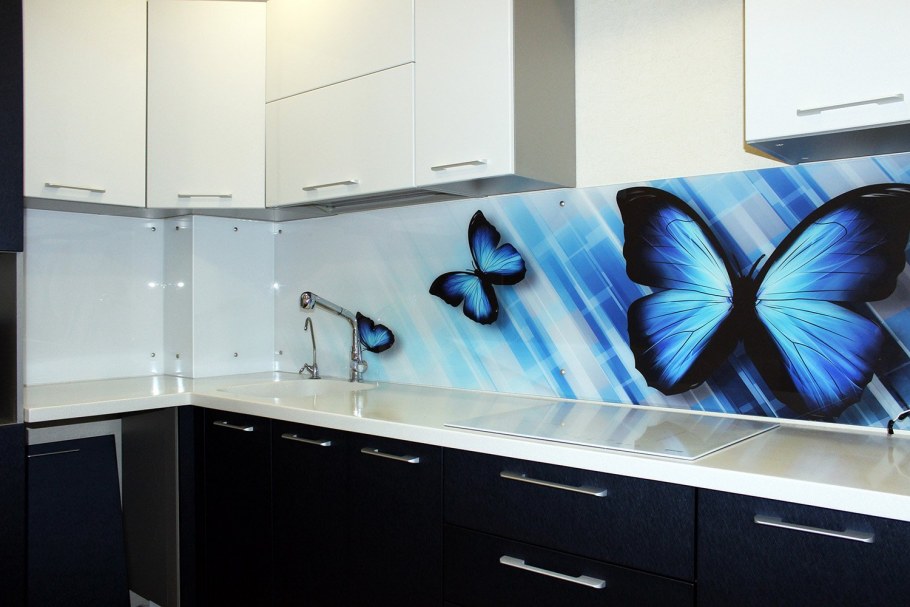Фартук для кухни из стекла