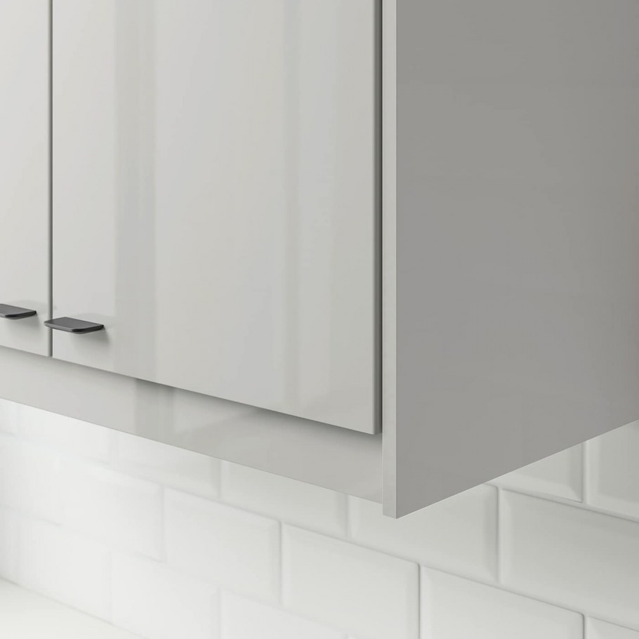 Кухня Воксторп белая в интерьере со стульями