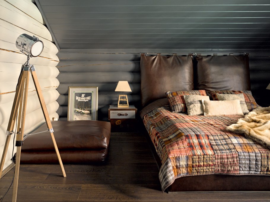 Спальня лофт в деревянном доме