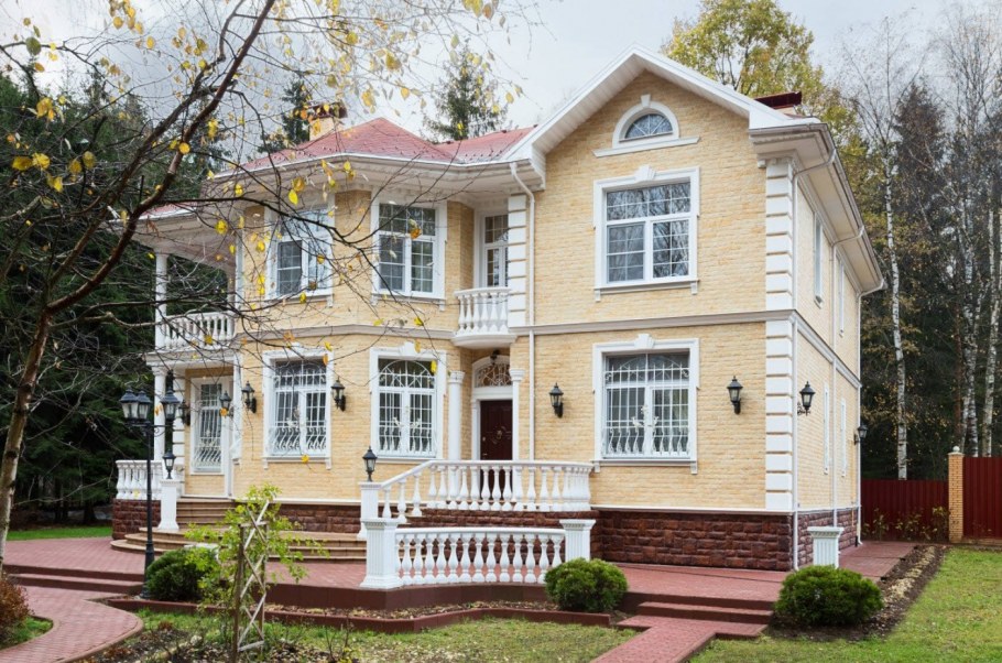 Фасады домов в классическом стиле