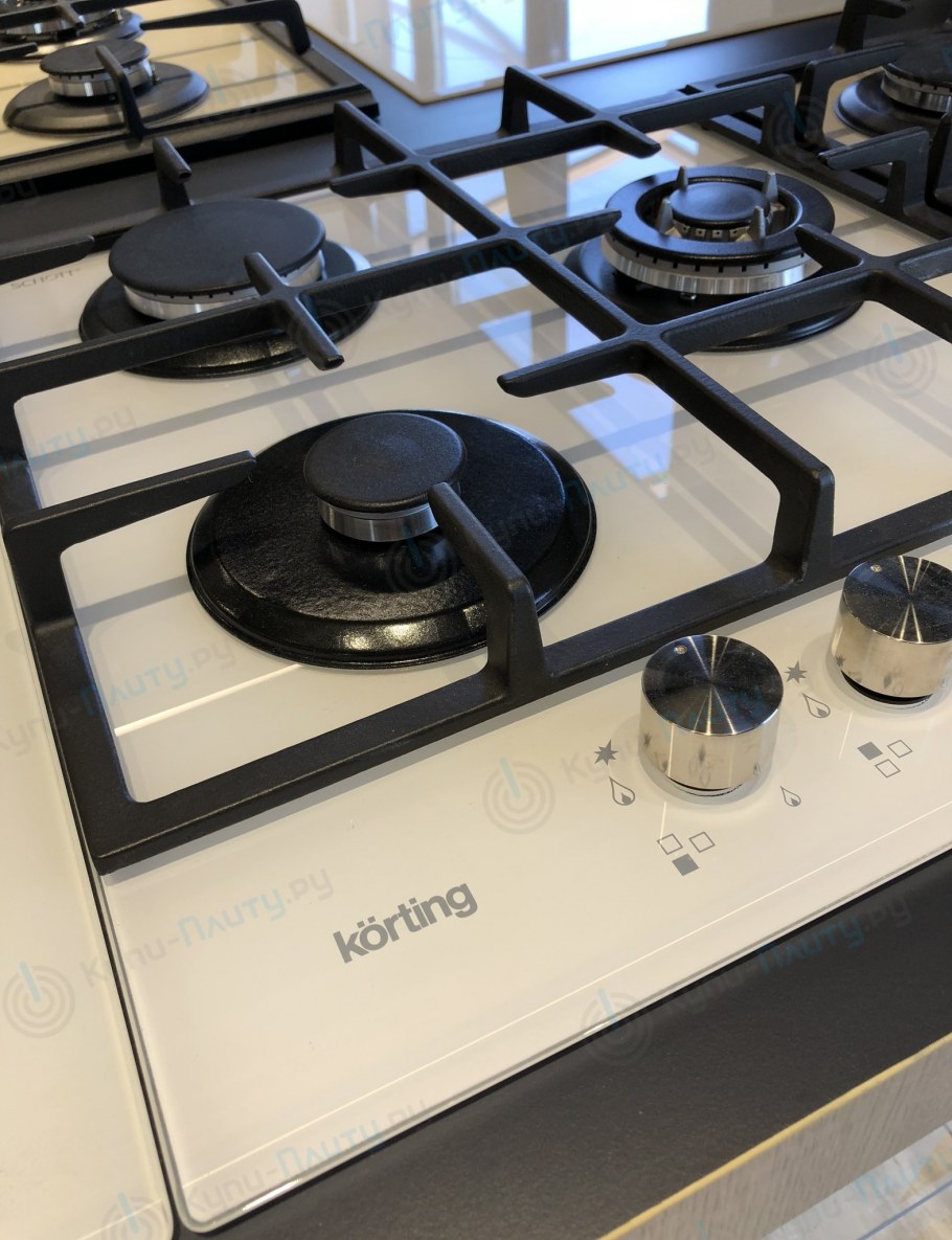 Кухня капучино с белой столешницей