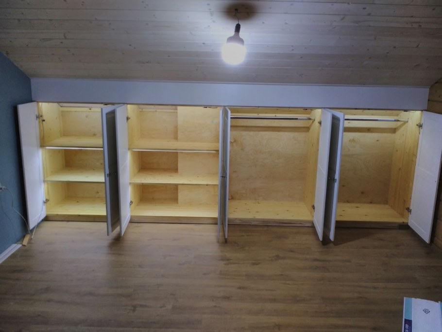 Стеллаж на мансарде